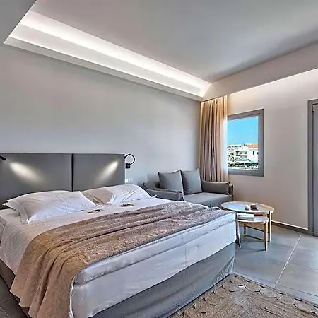 Naves Hotel *