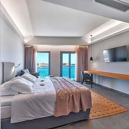 Naves Hotel *